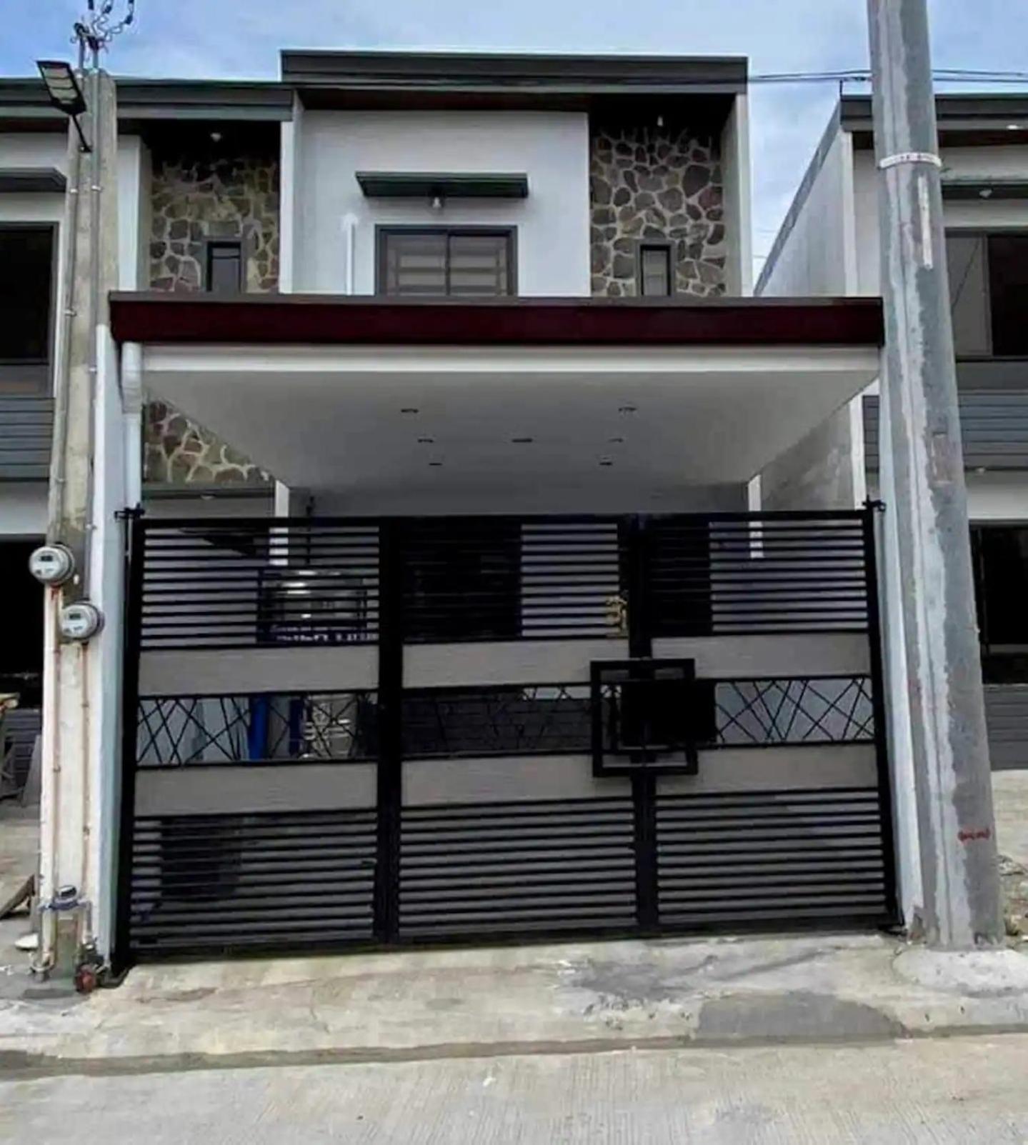 2 Bedroom Townhouse In Mabolo Malolos Bulacan Экстерьер фото